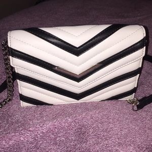 Express Quilted Black & White Purse 🖤